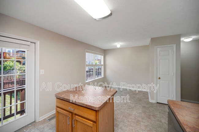 Building Photo - 610 Kensington Dr