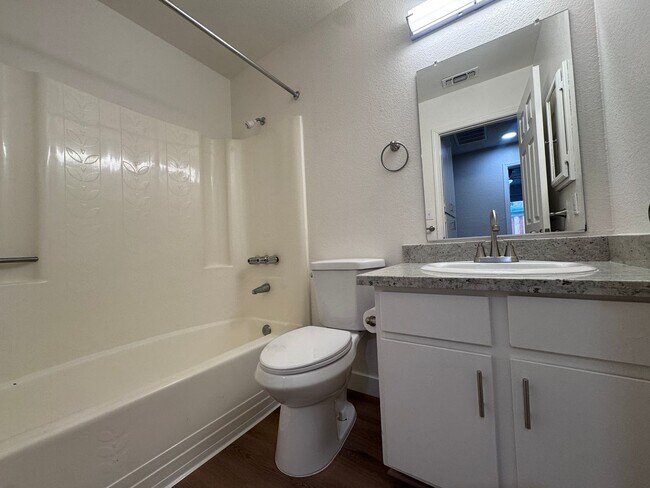 Building Photo - 5950-5952 Merrywood Dr