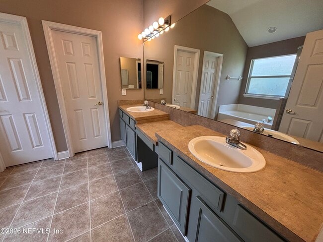 Building Photo - 14160 Fish Eagle Dr W