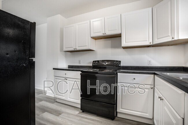 Building Photo - 2960 N Park Ave