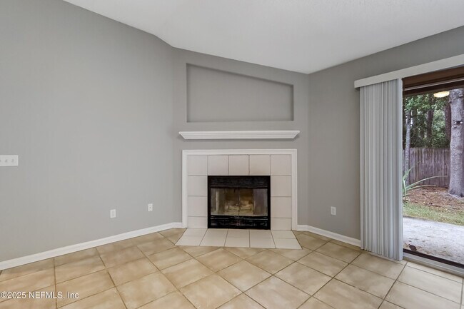 Building Photo - 9642 Pritmore Rd E