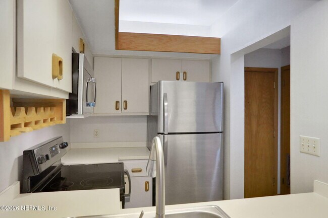 Building Photo - 2970 Ravines Rd