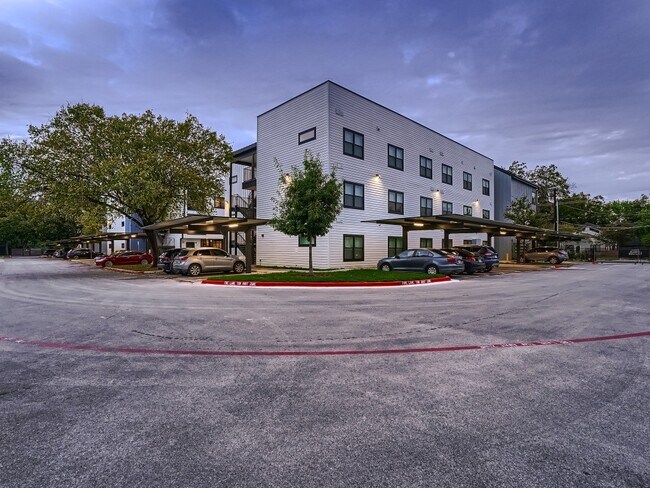 Building Photo - 3101 Govalle Ave