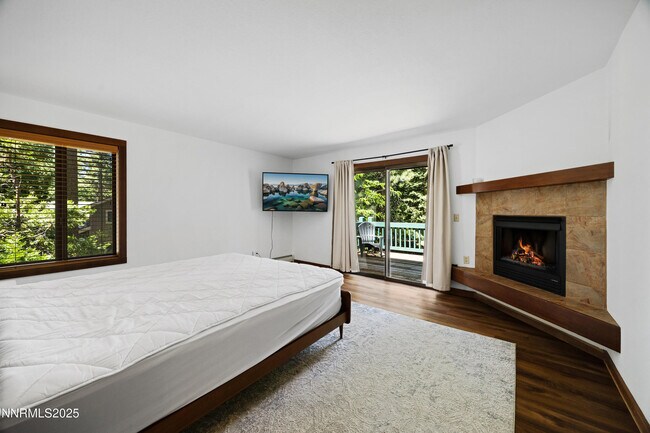 Building Photo - 445 Country Club Dr