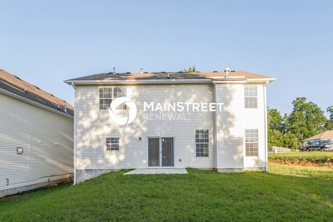 Building Photo - 4 Bedroom Pet-Friendly Home in Douglasville, GA with Main Street Renewal