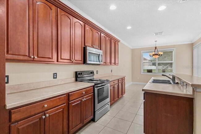 Building Photo - 3949 Golden Finch Way
