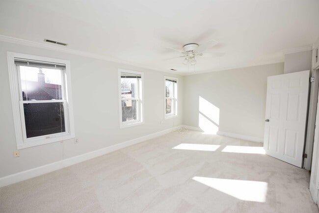 Building Photo - 202 11th St NE