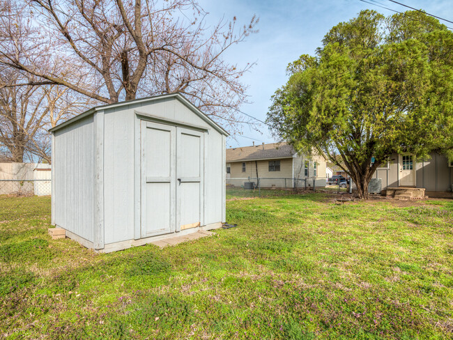 Building Photo - 1238 Iowa St