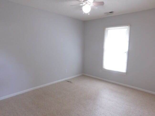 Building Photo - 210 Rivershore Dr