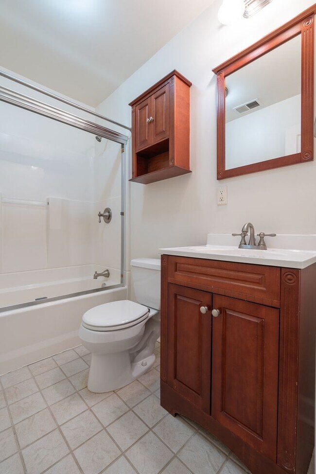 Building Photo - MOVE IN READY 4-bedroom Ranch home nestled in the Heart of Norfolk!