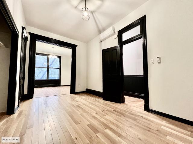 Building Photo - 3 bedroom in BROOKLYN NY 11222