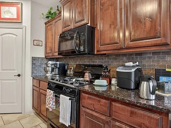 Building Photo - Comfy 3 Bed/2 Bath Midland Home with all appliances, backyard, attached garage, 6 min to grocery ...