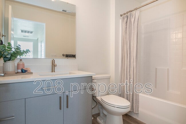 Building Photo - 486 E Violets Cv Ln