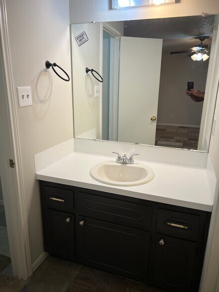 Building Photo - 2507 Bermuda Dr