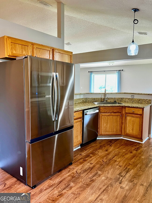 Building Photo - 230 Pine Bluff Dr