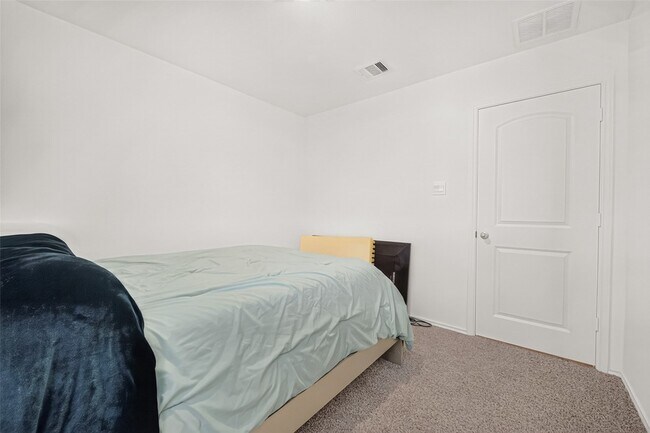Building Photo - 5411 Wyndham Rdg Ln
