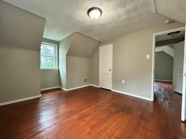 Building Photo - 151 Collins Dr