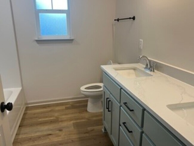 Building Photo - 3513 Mill Point Cove