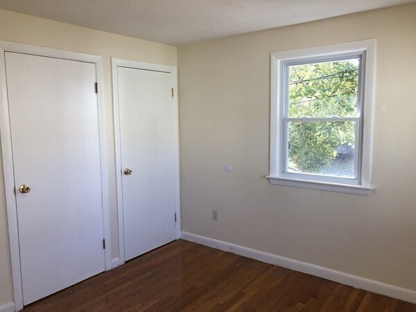 Building Photo - 51 Laighton St