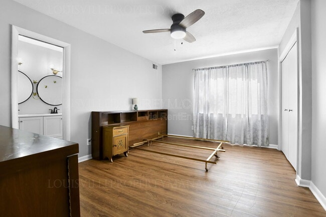 Building Photo - 6220 Applegate Ln