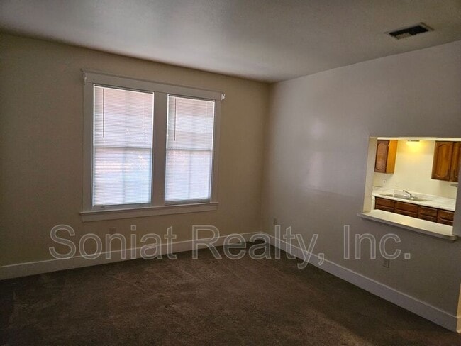 Building Photo - 110 S Pierce St
