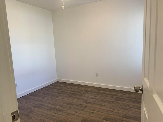 Building Photo - 5505 Thunderbird St