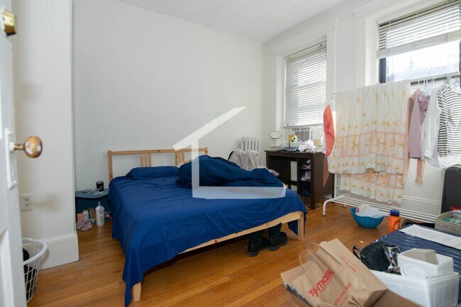 Building Photo - NO FEE!  Perfect Apt for BU Students Near T with Heat and Hot Water Included