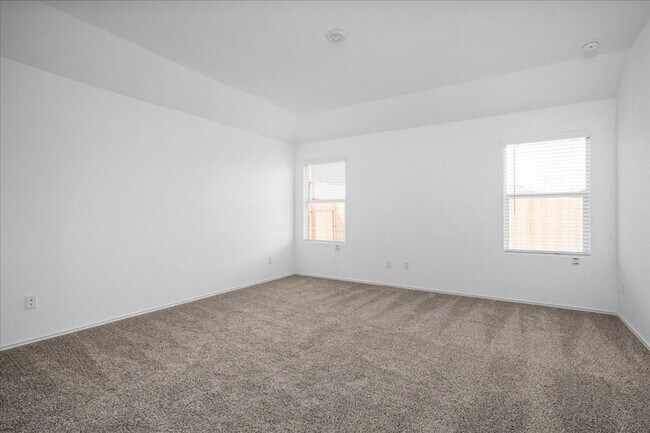 Building Photo - 404 Escondido Cir