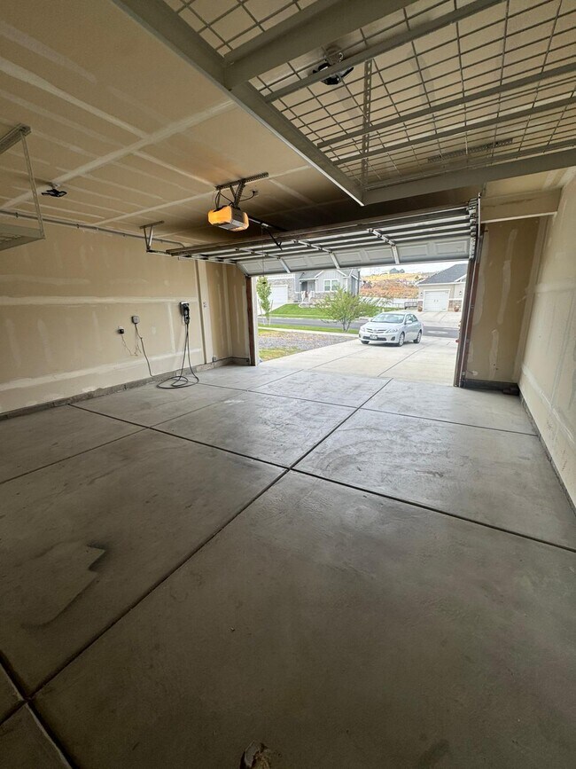 Building Photo - 1109 W Meridian Dr