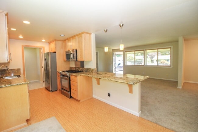 Building Photo - Charming updated 3-Bed/1-Bath Rambler on q...