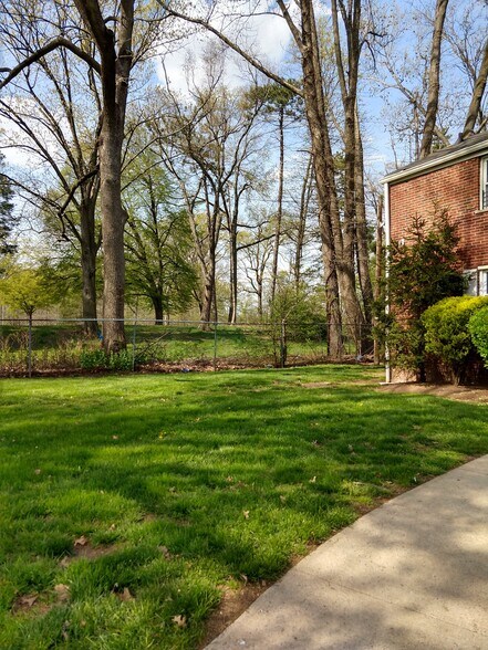 Building Photo - 30 Carolyn Terrace