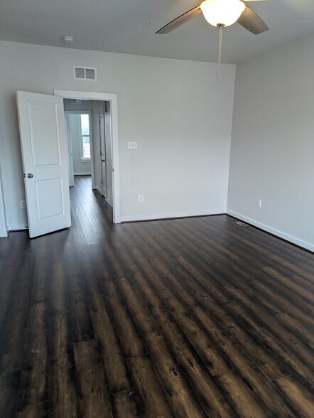 Building Photo - 1121 Lawler Dr