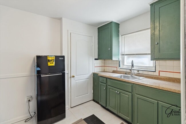 Building Photo - $1300 3 bedroom bungalow
