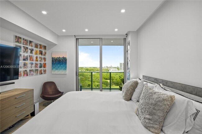 Building Photo - 16385 Biscayne Blvd