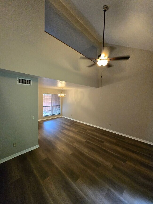 Building Photo - Rockwood Villas – 2BR/2BA Townhouse