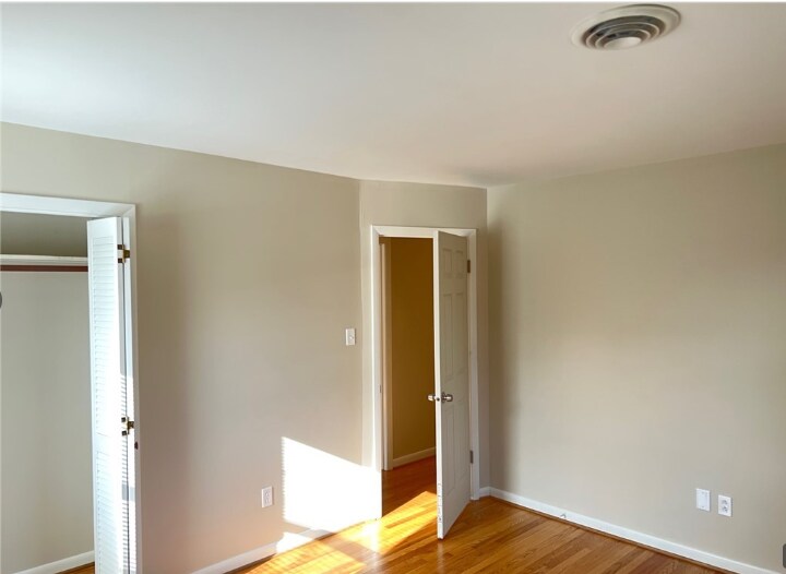 Building Photo - 8188 Meadowview Ln