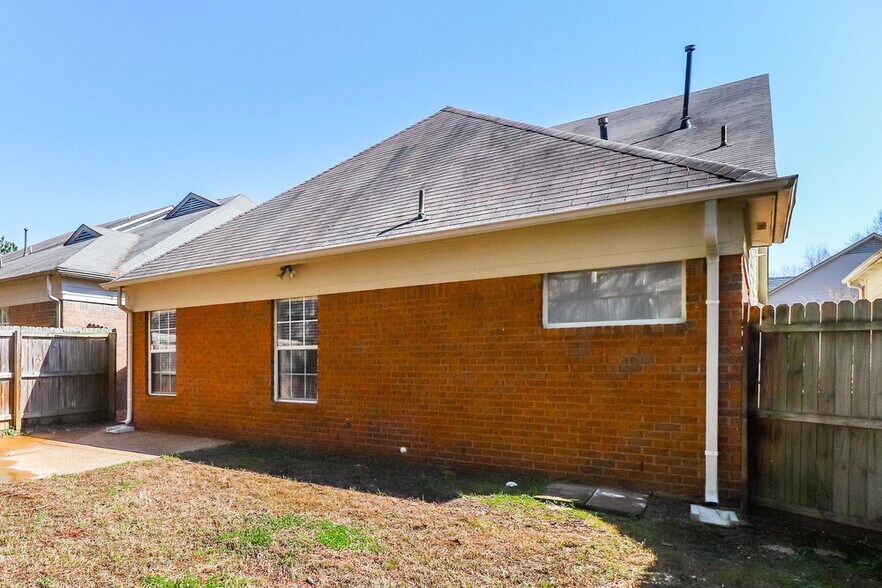 Building Photo - 9992 Misty Elm Dr