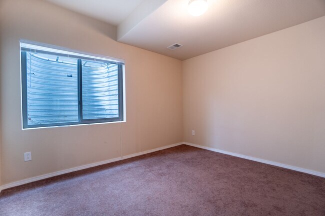 Building Photo - Move in ready home on Kettle Drum