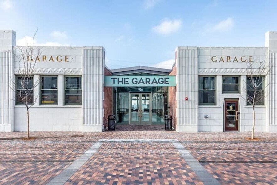 Building Photo - 747 N College Ave