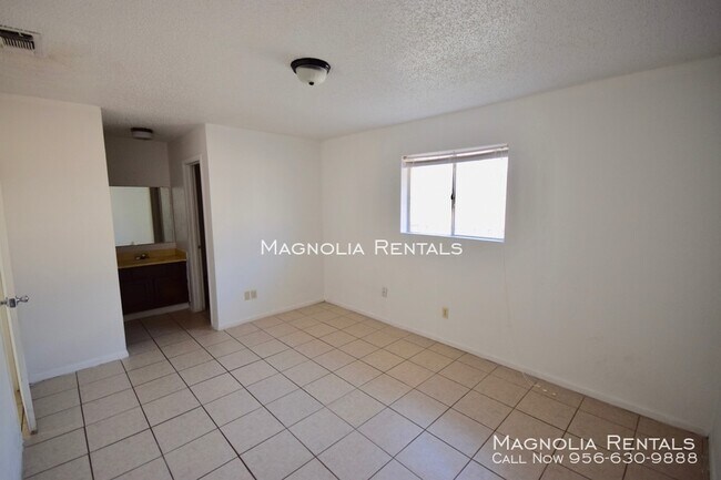 Building Photo - 300 E Upas Ave