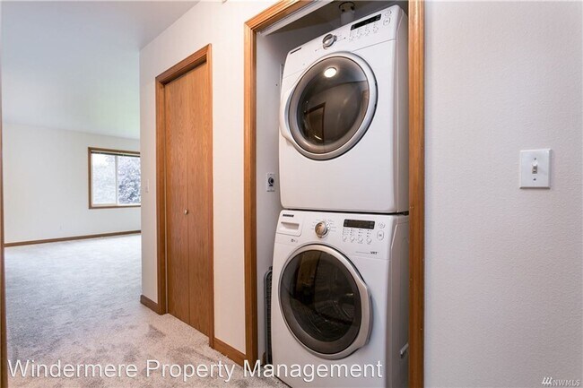 Building Photo - 2 br, 2 bath House - 647 W. Horton #235