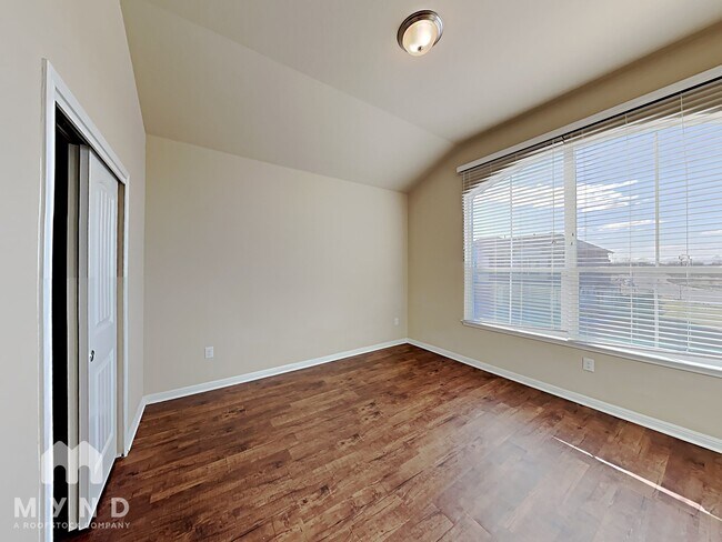 Building Photo - 429 Epiphany Ln