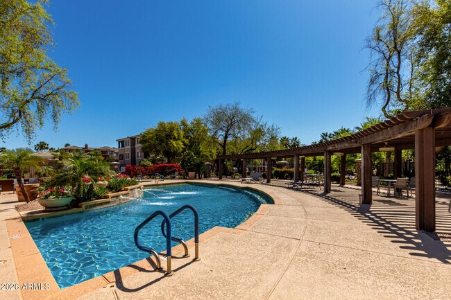 Building Photo - 5345 E Van Buren St