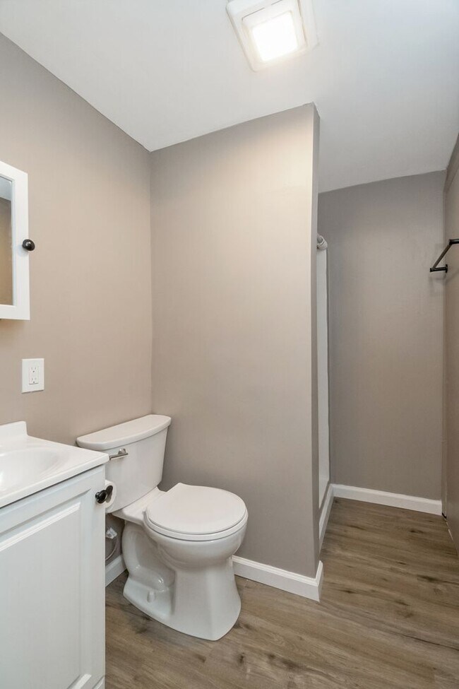 Building Photo - 137-139 Main St