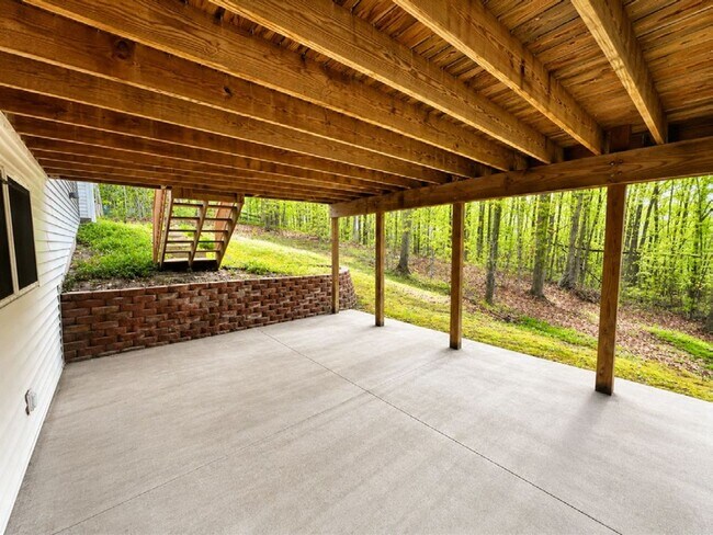 Building Photo - GORGEOUS 3 BEDROOM HOME ON WEST SIDE OF TRAVERSE CITY