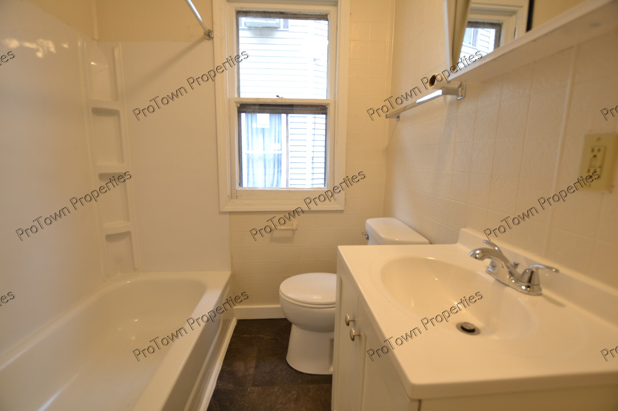 Building Photo - 573 Dover St