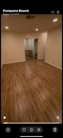 Building Photo - 3901 NE 5th Ave