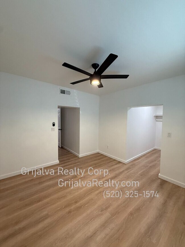 Building Photo - 2924 N Winstel Blvd