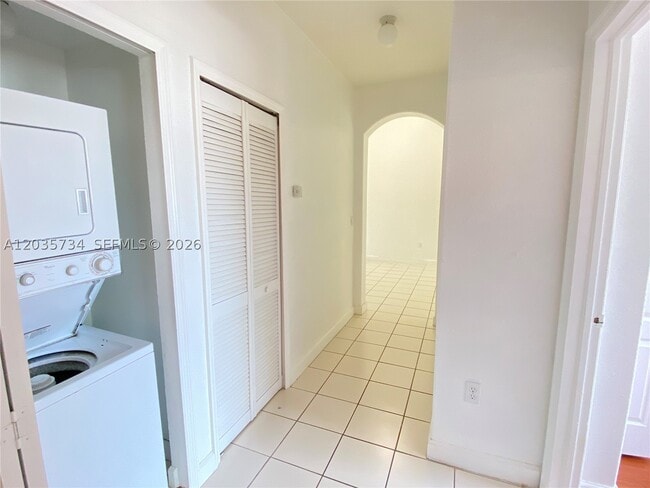 Building Photo - 1658 SE 28th Ct