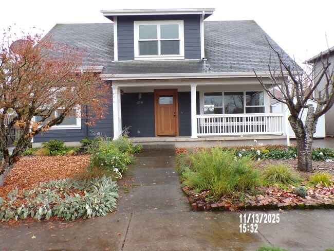 Primary Photo - Charming house close to parks